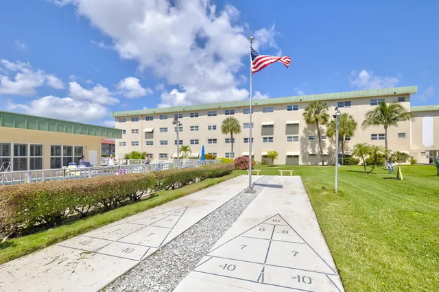 $235,000 | 806 Southeast 7th Street, Unit 201, Deerfield Beach, FL 33441