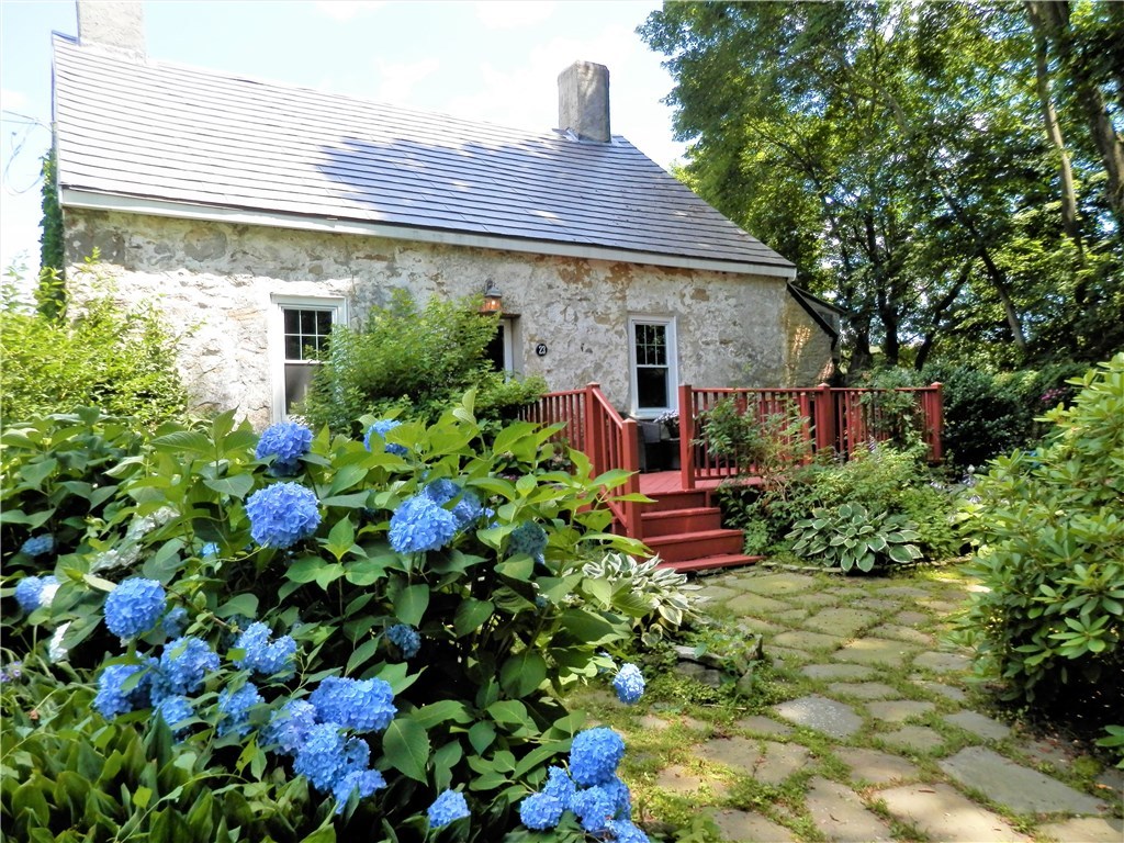 23 Stillwater Road Smithfield, RI 02917 - Photo 2 of 21