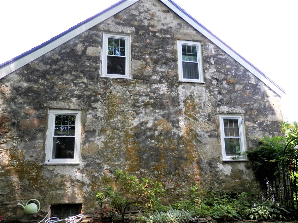 23 Stillwater Road Smithfield, RI 02917 - Photo 8 of 21