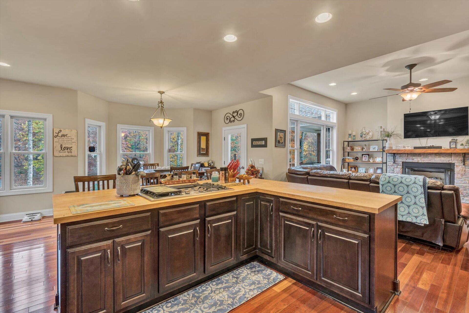 248 Woodbrook Road Moneta, VA 24121 - Photo 14 of 51 14-103120220007