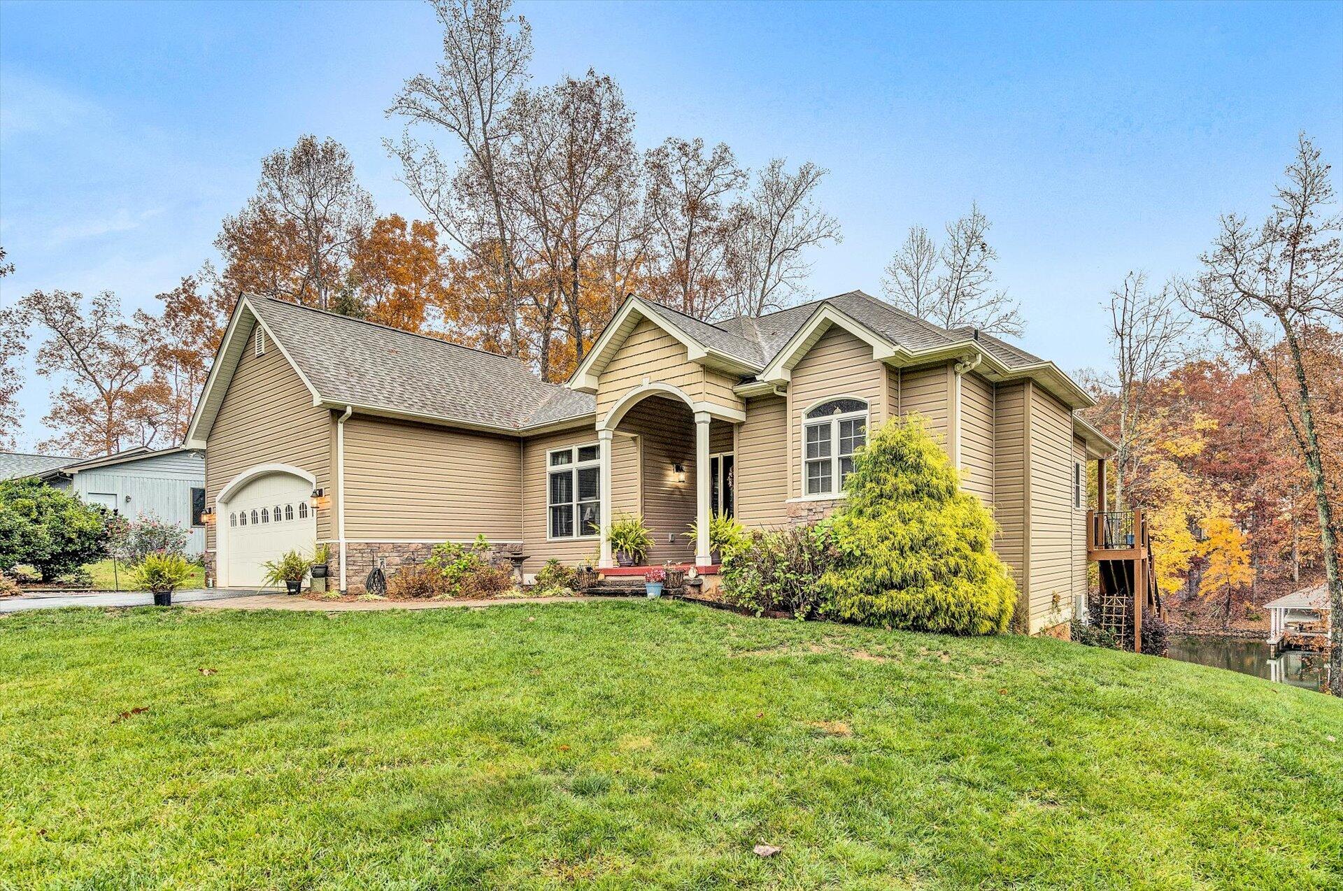 248 Woodbrook Road Moneta, VA 24121 - Photo 2 of 51 02-103120220049