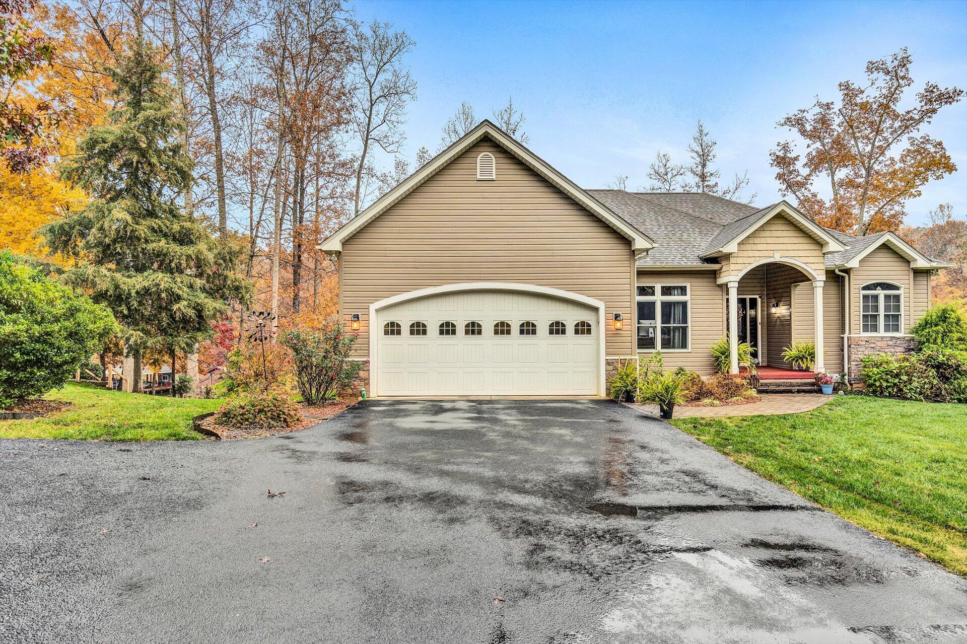 248 Woodbrook Road Moneta, VA 24121 - Photo 7 of 51 07-103120220050