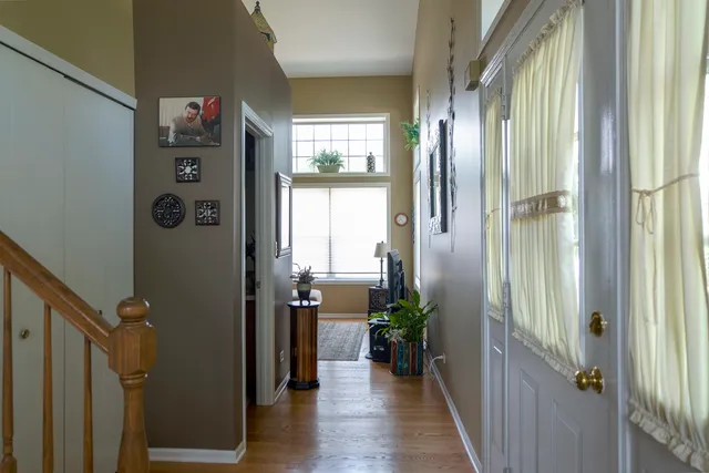 $369,900 | 1408 Welland Court, Roselle, IL 60172