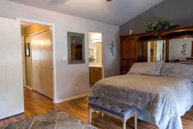 $369,900 | 1408 Welland Court, Roselle, IL 60172