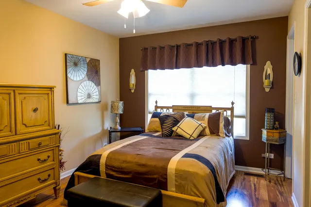 $369,900 | 1408 Welland Court, Roselle, IL 60172