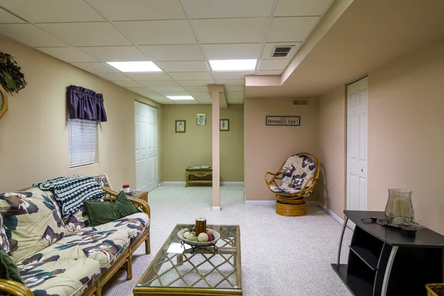 $369,900 | 1408 Welland Court, Roselle, IL 60172