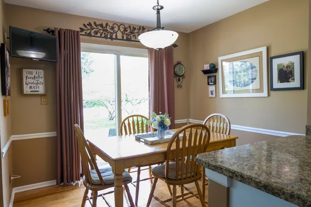 $369,900 | 1408 Welland Court, Roselle, IL 60172