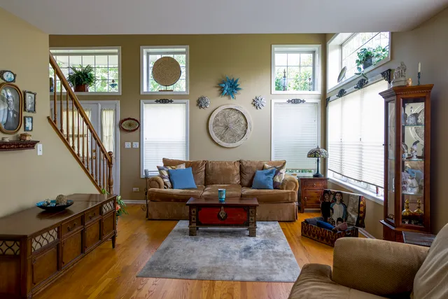 $369,900 | 1408 Welland Court, Roselle, IL 60172