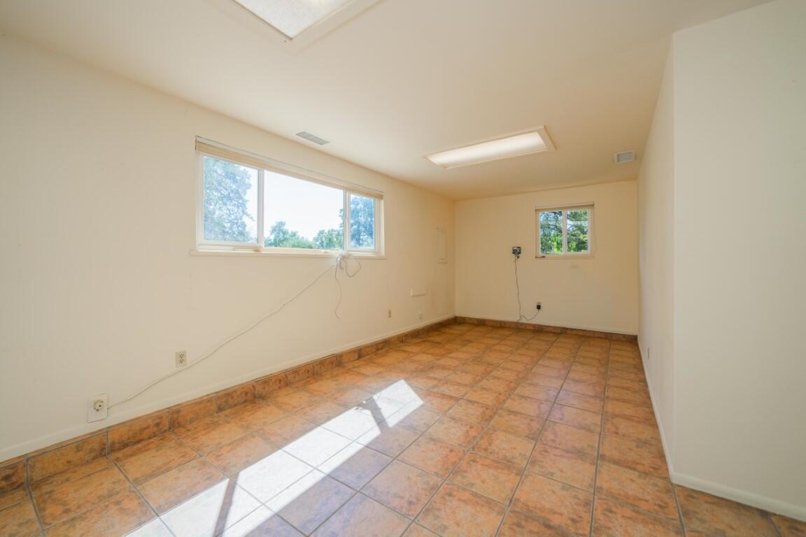 8933 Simmons Road Redding, CA 96001 - Photo 28 of 52 IMG-27