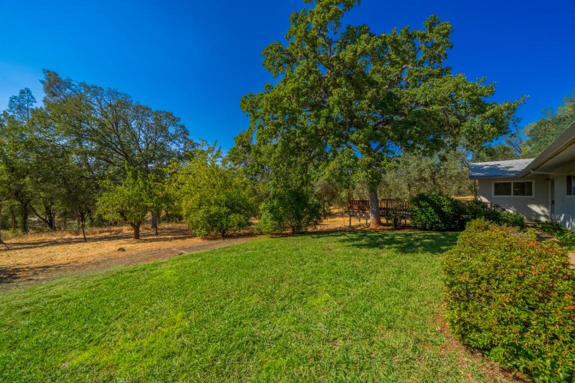 8933 Simmons Road Redding, CA 96001 - Photo 6 of 52 IMG-05