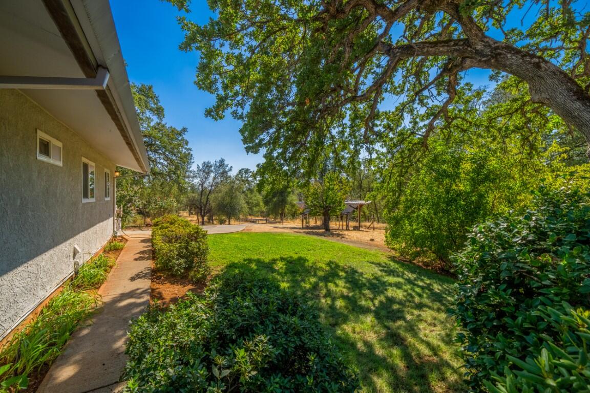 8933 Simmons Road Redding, CA 96001 - Photo 7 of 52 IMG-06