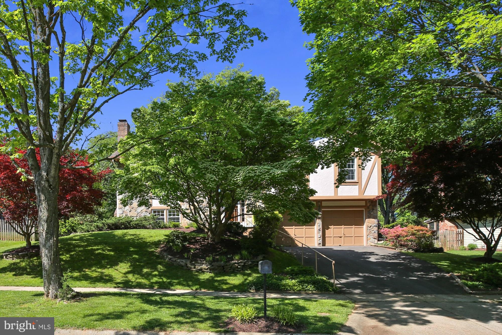 1726 Glastonberry Road Potomac, MD 20854 - Photo 1 of 23 Gallery Image 1