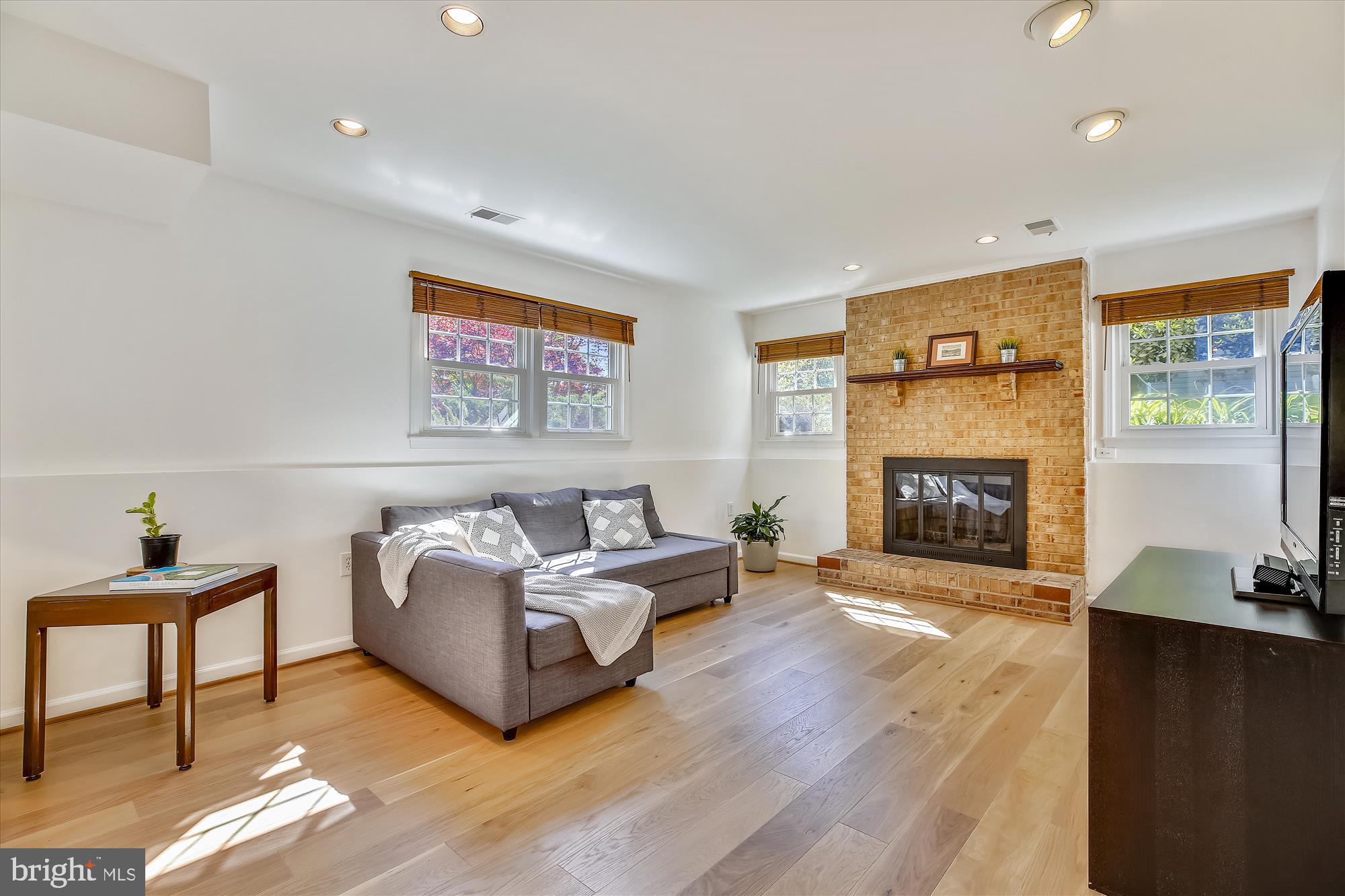 1726 Glastonberry Road Potomac, MD 20854 - Photo 20 of 23 Family Room