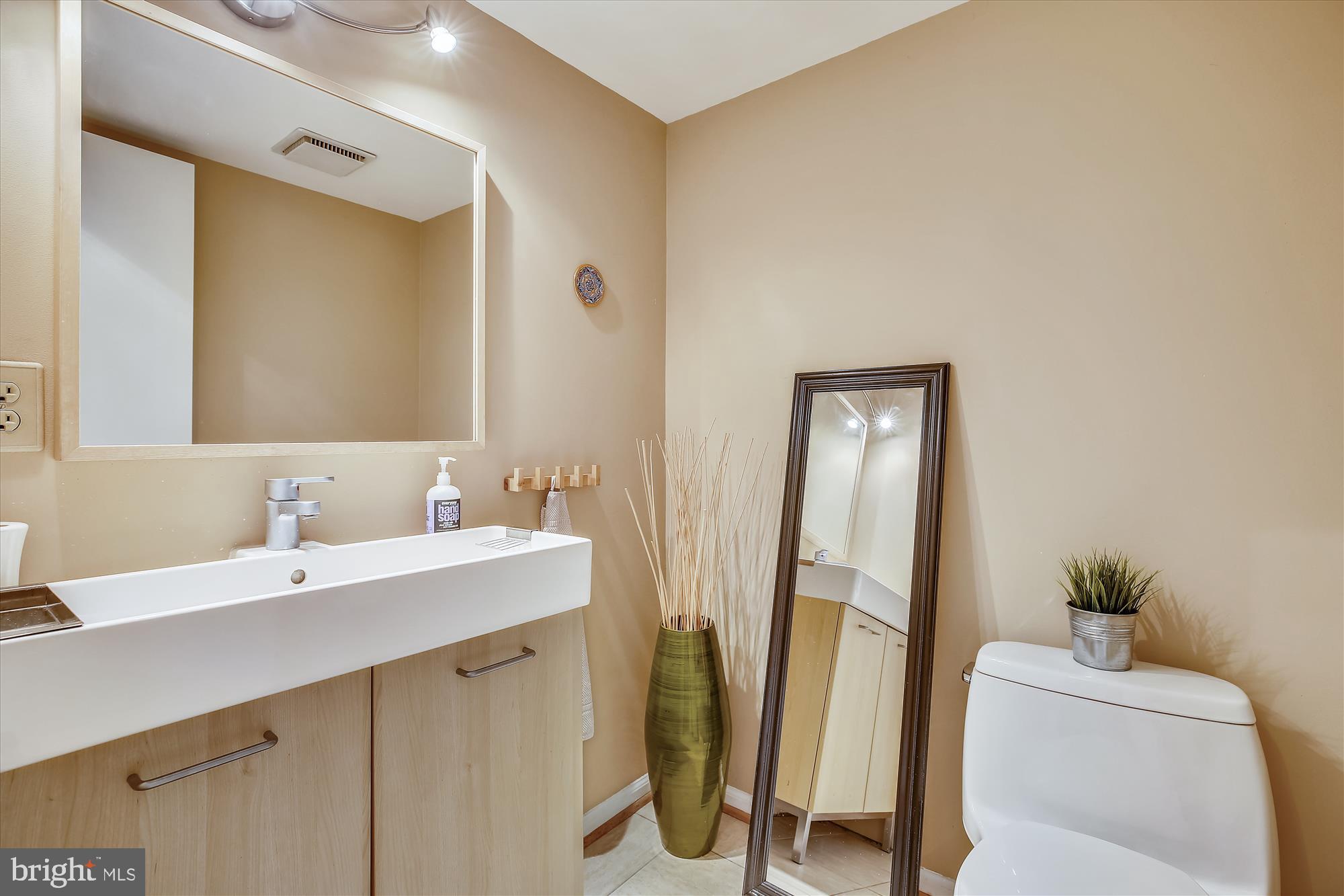 1726 Glastonberry Road Potomac, MD 20854 - Photo 22 of 23 Gallery Image 22