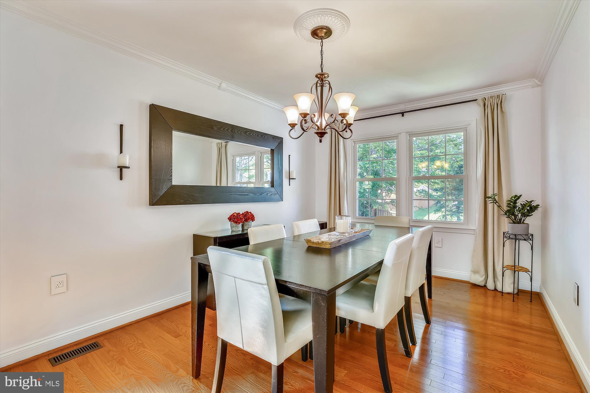 1726 Glastonberry Road Potomac, MD 20854 - Photo 7 of 23 Gallery Image 7