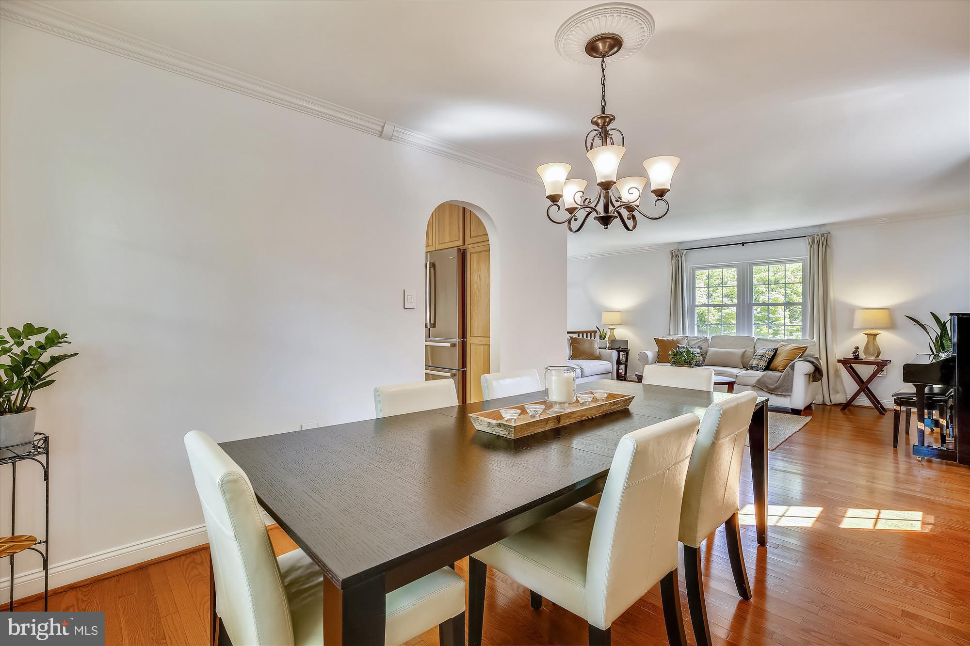 1726 Glastonberry Road Potomac, MD 20854 - Photo 8 of 23 Gallery Image 8