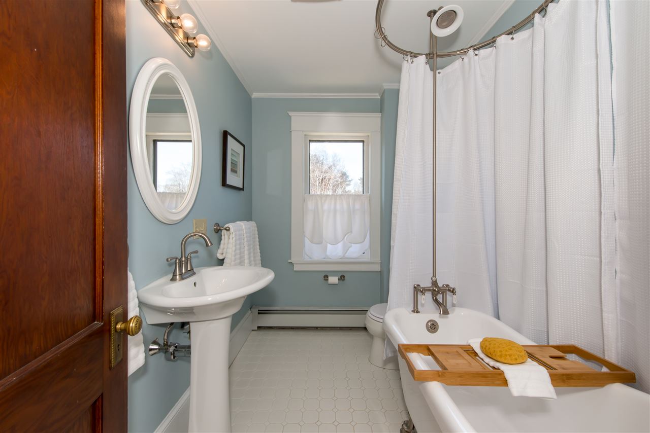 129 Charles Street Rochester, NH 03867 - Photo 17 of 36