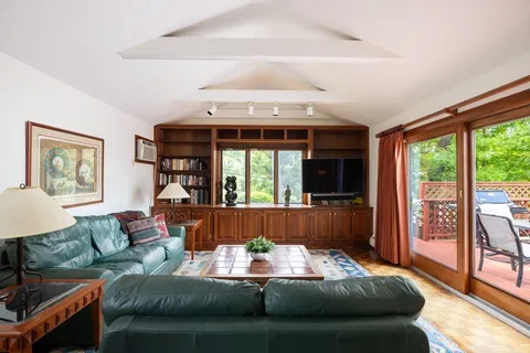 $1,789,000 | 61 Woodlawn Drive, Newton, MA 02467