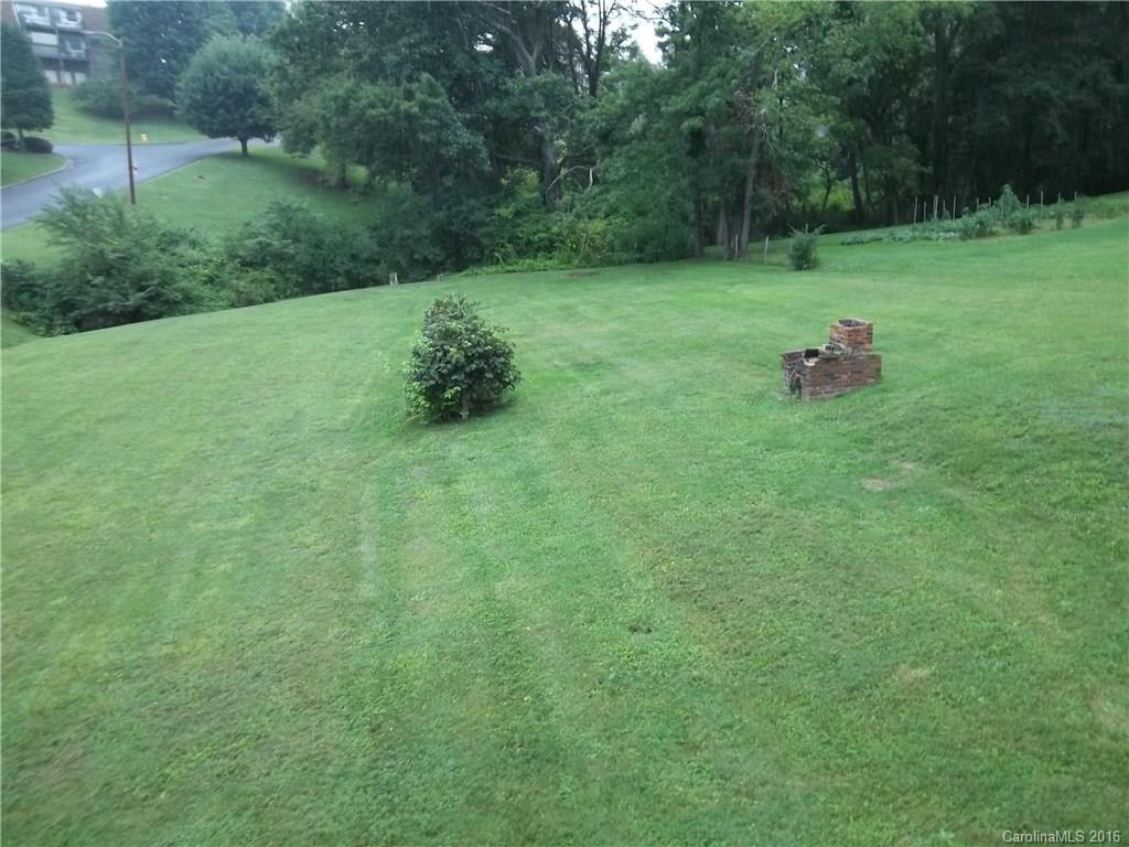 635 Allen Farm Road Canton, NC 28716 - Photo 7 of 11 a backyard of a house with lots of green space
