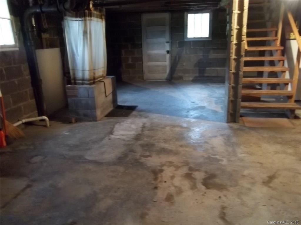 635 Allen Farm Road Canton, NC 28716 - Photo 8 of 11 an empty room with windows