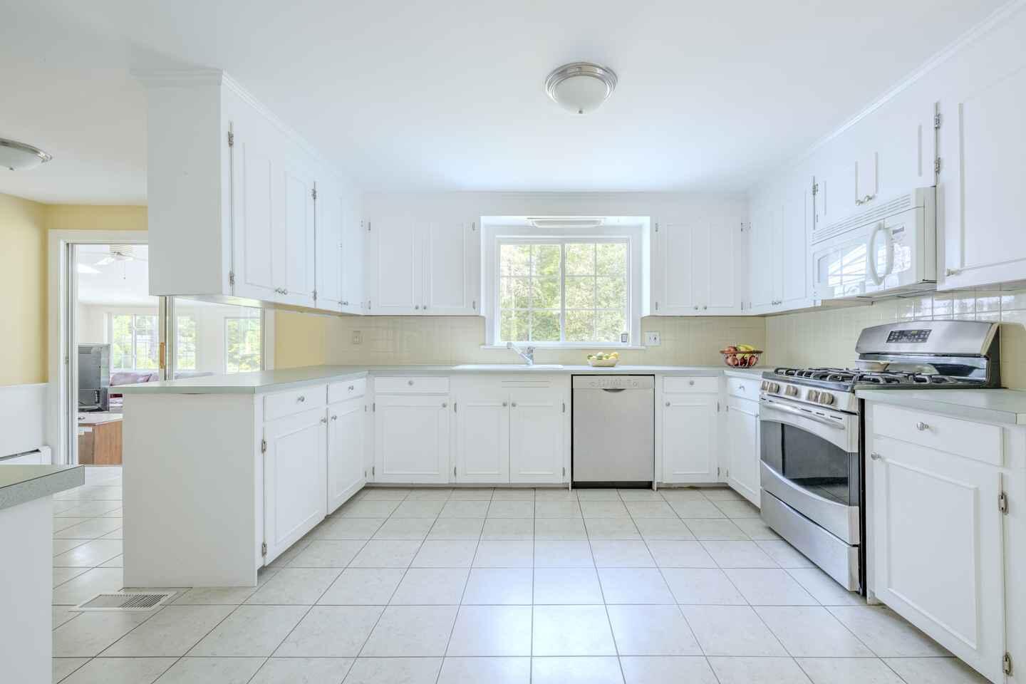 79 Rolling Hitch Road Centerville, MA 02632 - Photo 8 of 36 h960_2025613_afb35d5eb02e4b4e