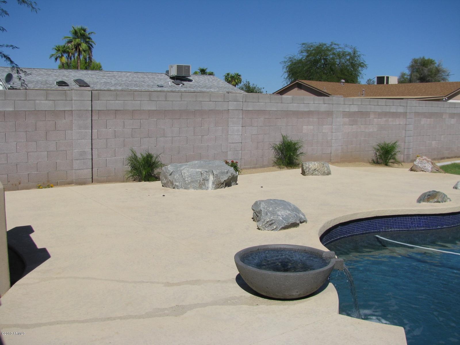 4046 East Hearn Road Phoenix, AZ 85032 - Photo 4 of 26 IMG_0303