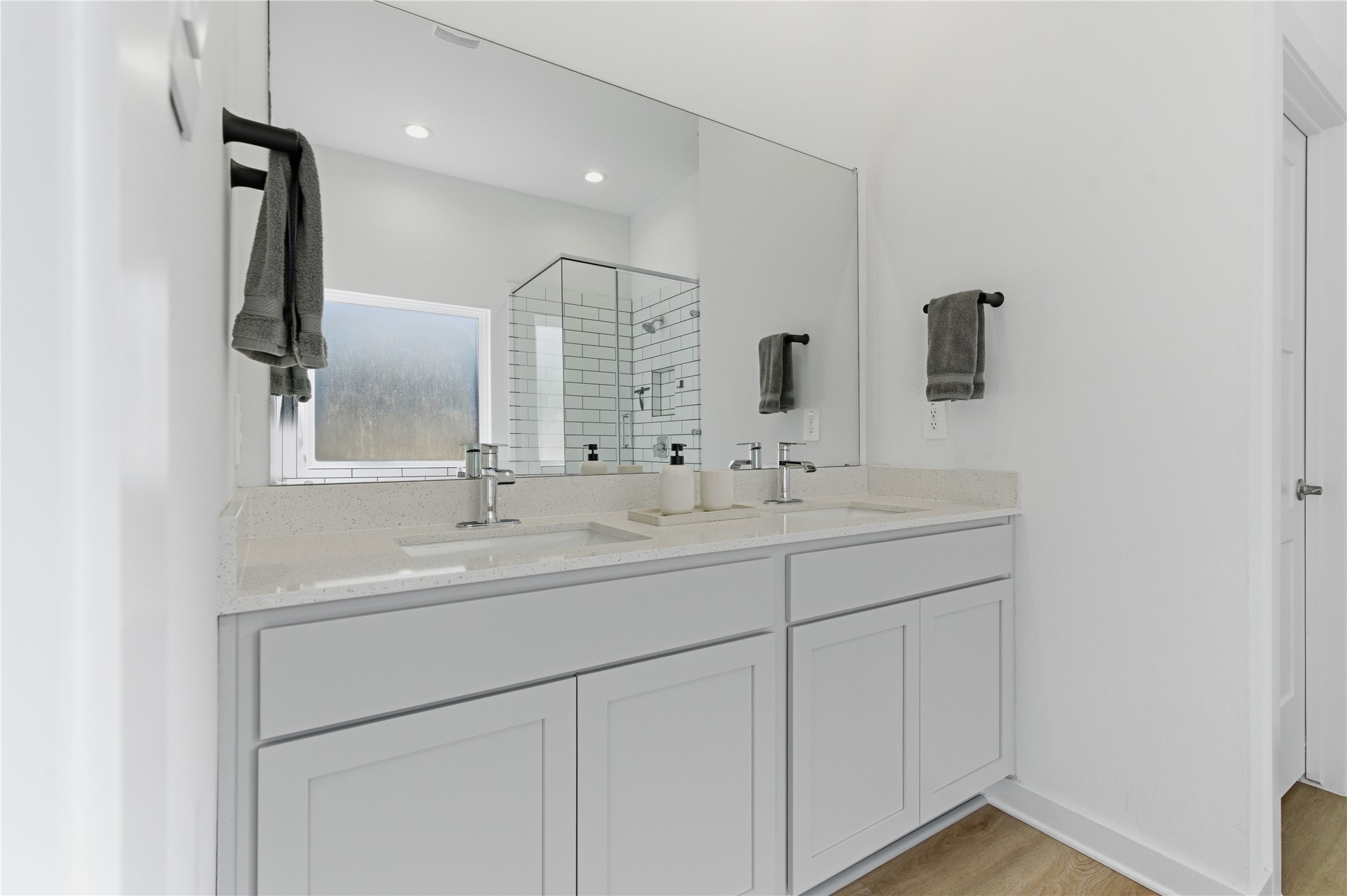 14108 Redfish Lake Conroe, TX 77384 - Photo 17 of 37 a bathroom with a sink and a mirror