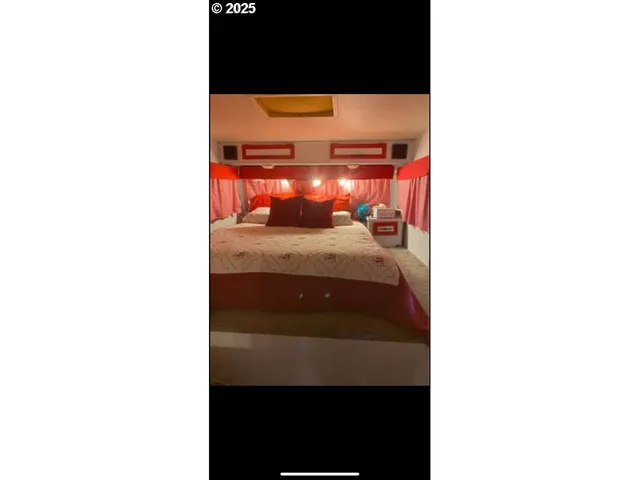 a view of en suite bathroom