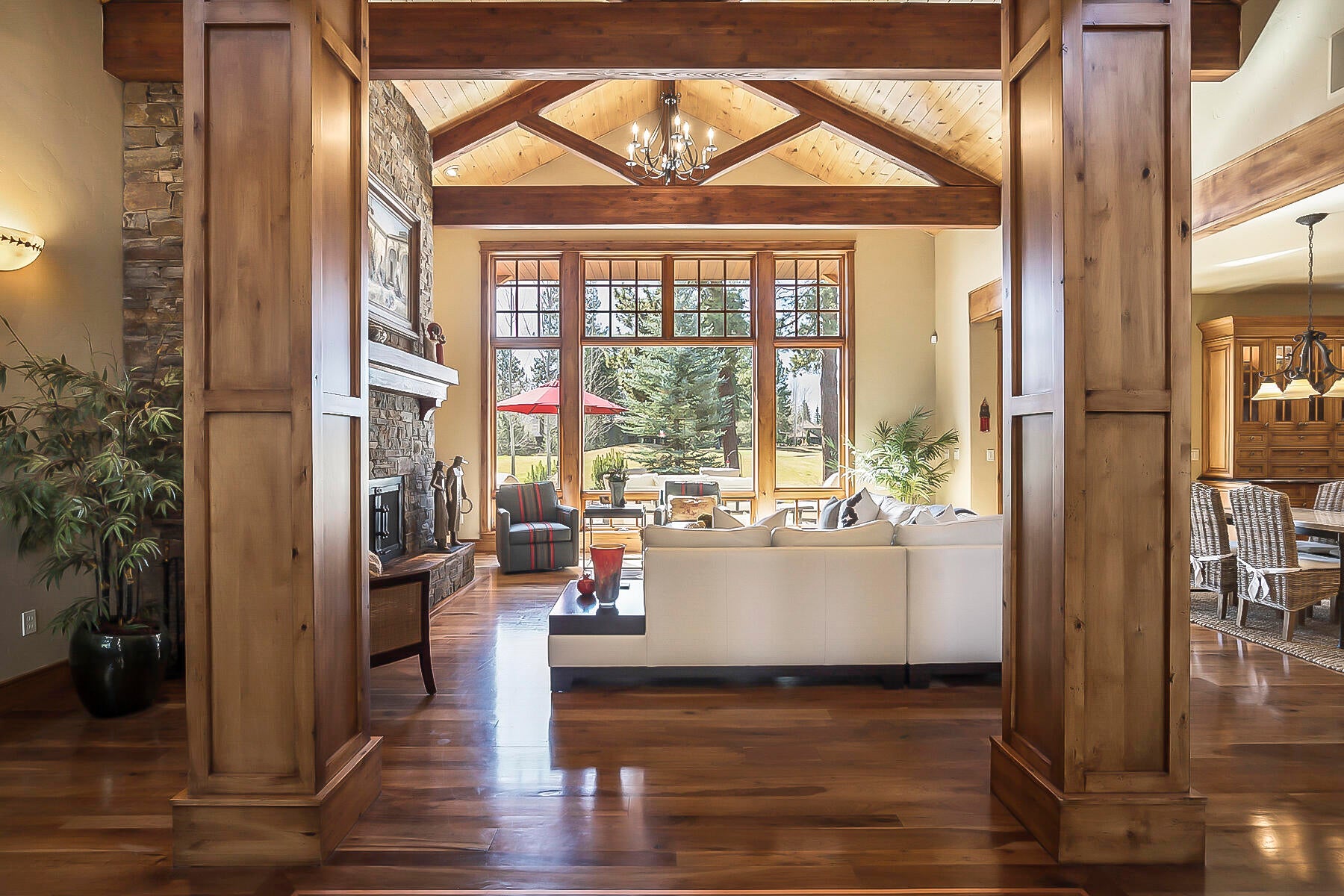 19436 Green Lakes Loop Bend, OR 97702 - Photo 10 of 53 Warm and welcoming with wood floors, pillars and beams.