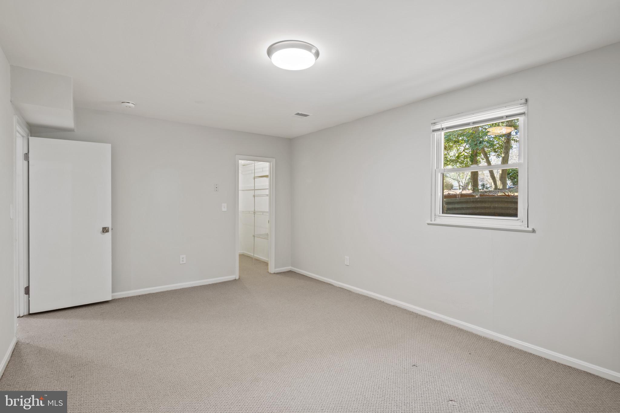 100 Oak Drive Annapolis, MD 21403 - Photo 17 of 32 an empty room with windows
