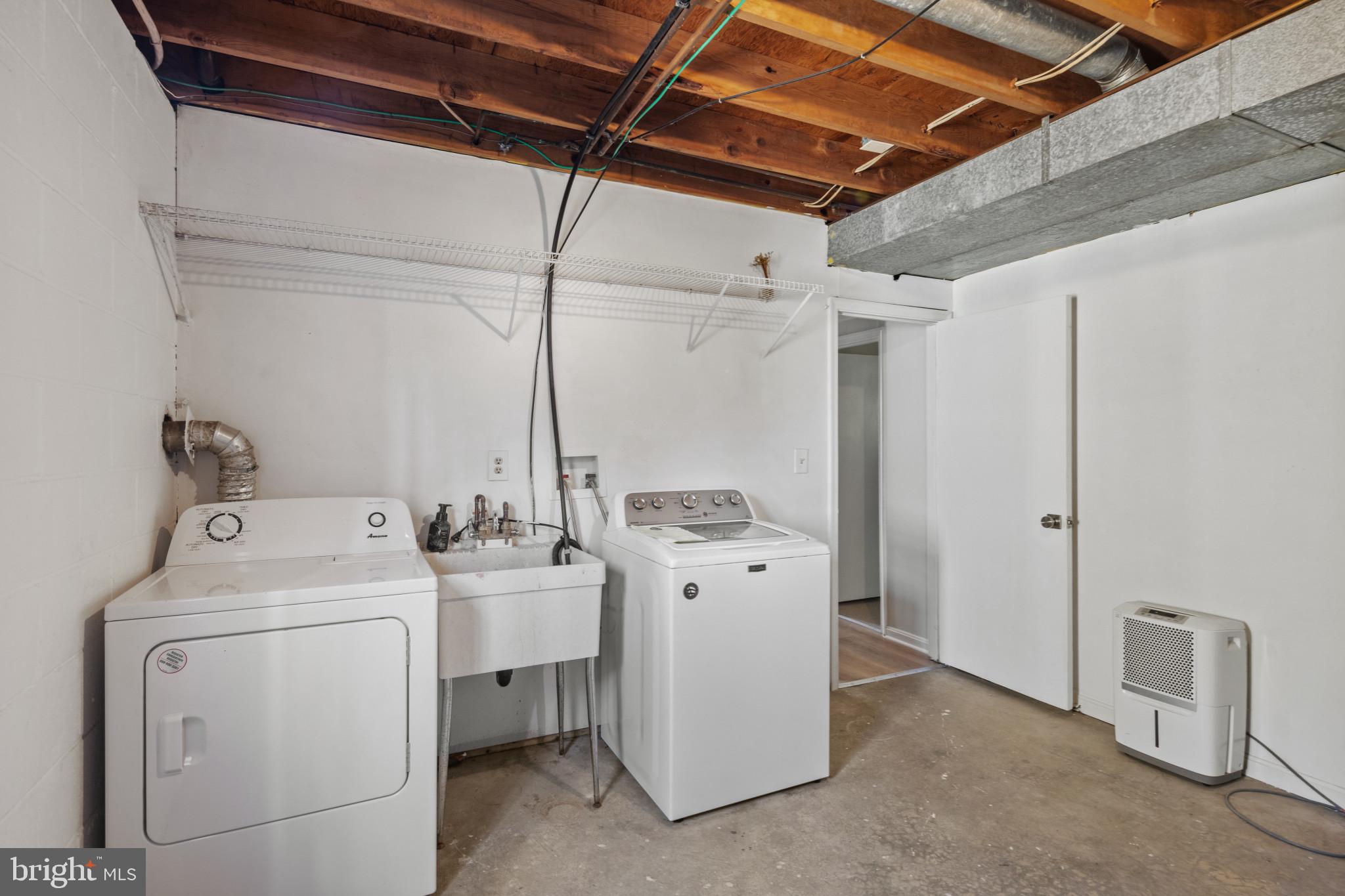 100 Oak Drive Annapolis, MD 21403 - Photo 28 of 32 a utility room with dryer and washer