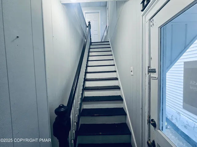 $1,400 | 207 South Valley Avenue, Unit 2, Olyphant, PA 18447