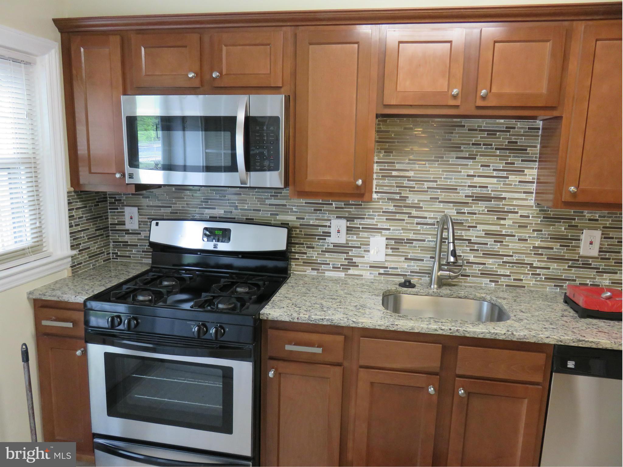 5006 West Hills Road Baltimore, MD 21229 - Photo 11 of 28 Kitchen