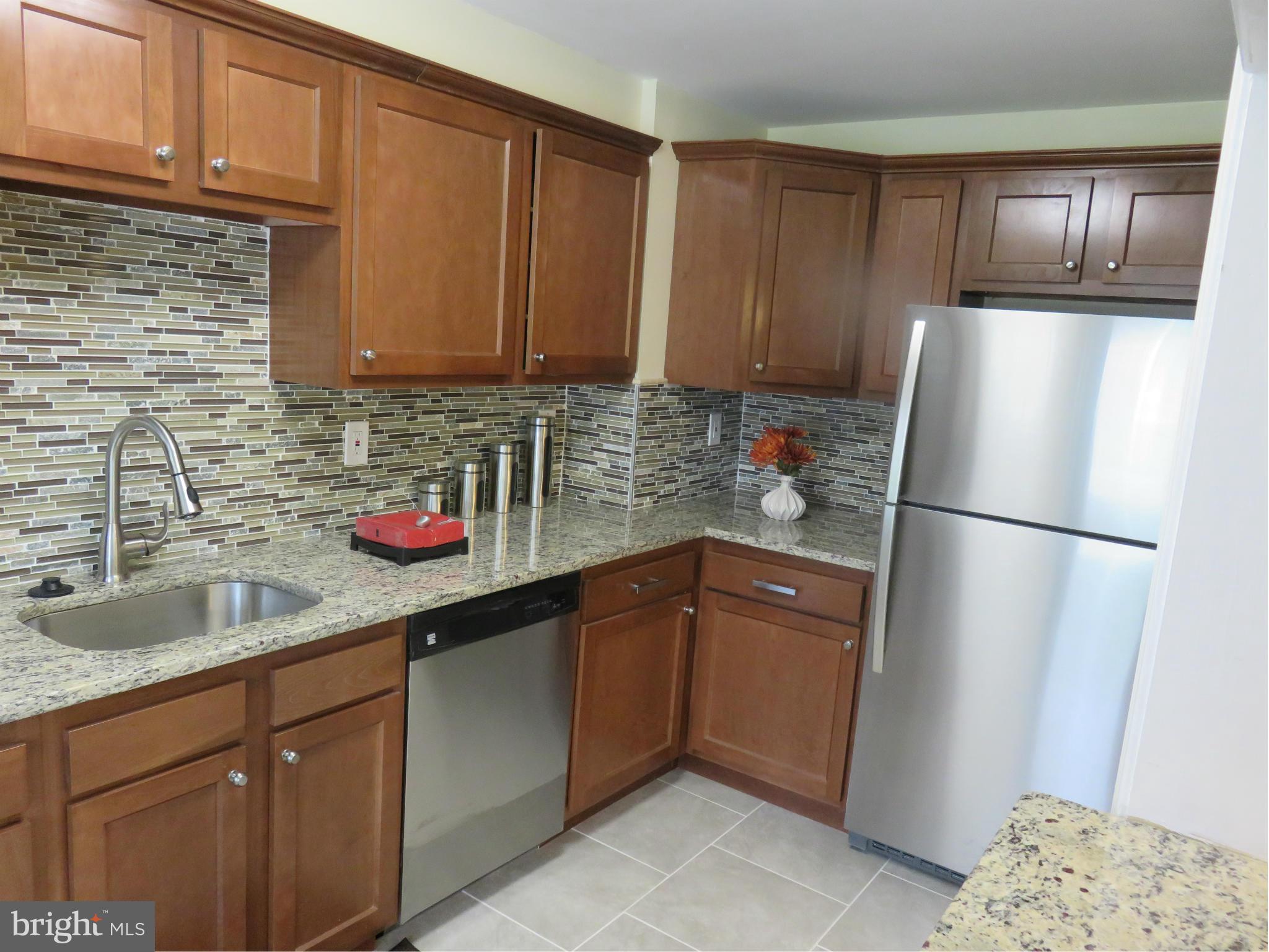 5006 West Hills Road Baltimore, MD 21229 - Photo 12 of 28 Kitchen