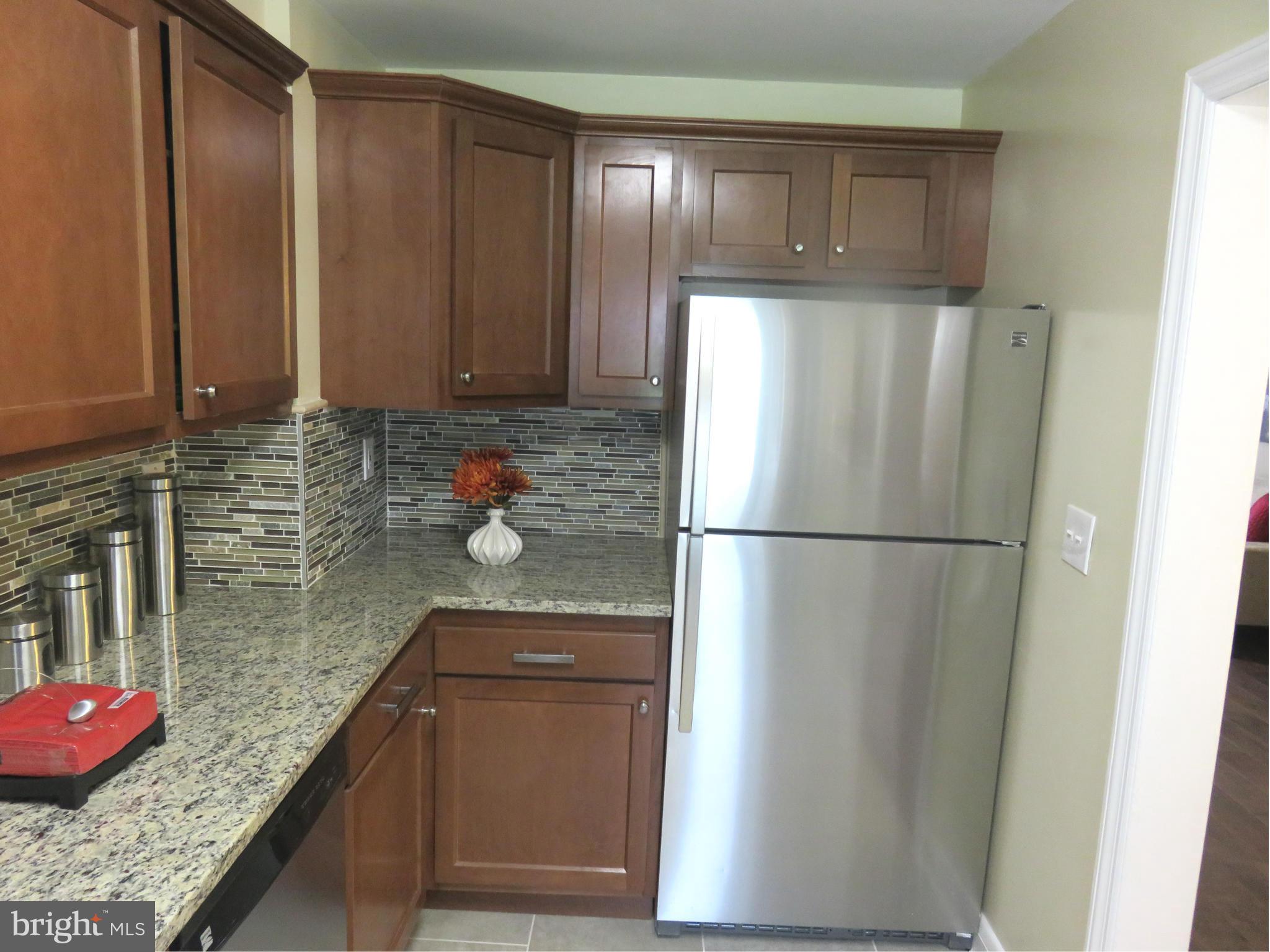 5006 West Hills Road Baltimore, MD 21229 - Photo 13 of 28 Kitchen
