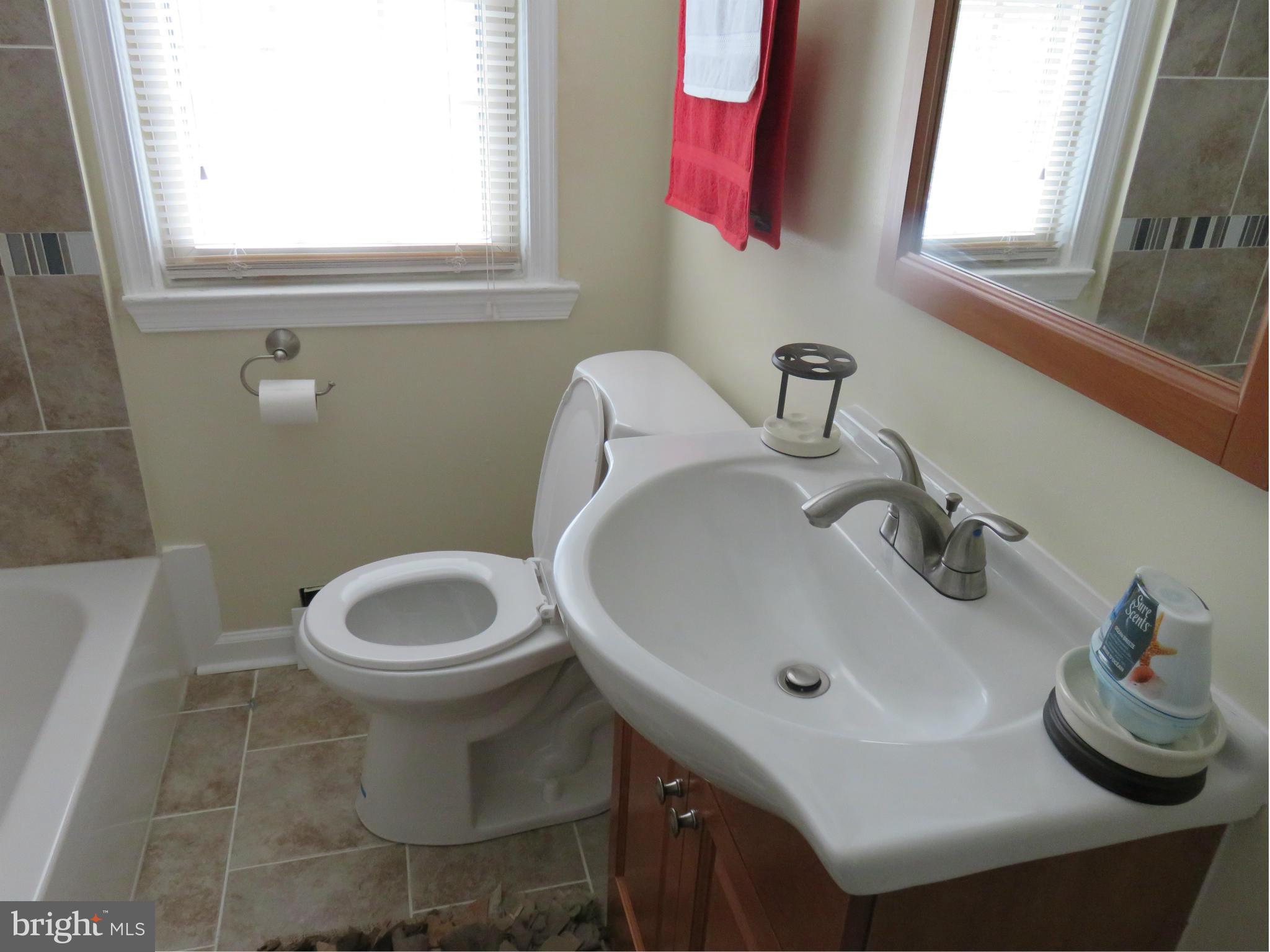 5006 West Hills Road Baltimore, MD 21229 - Photo 20 of 28 Bath