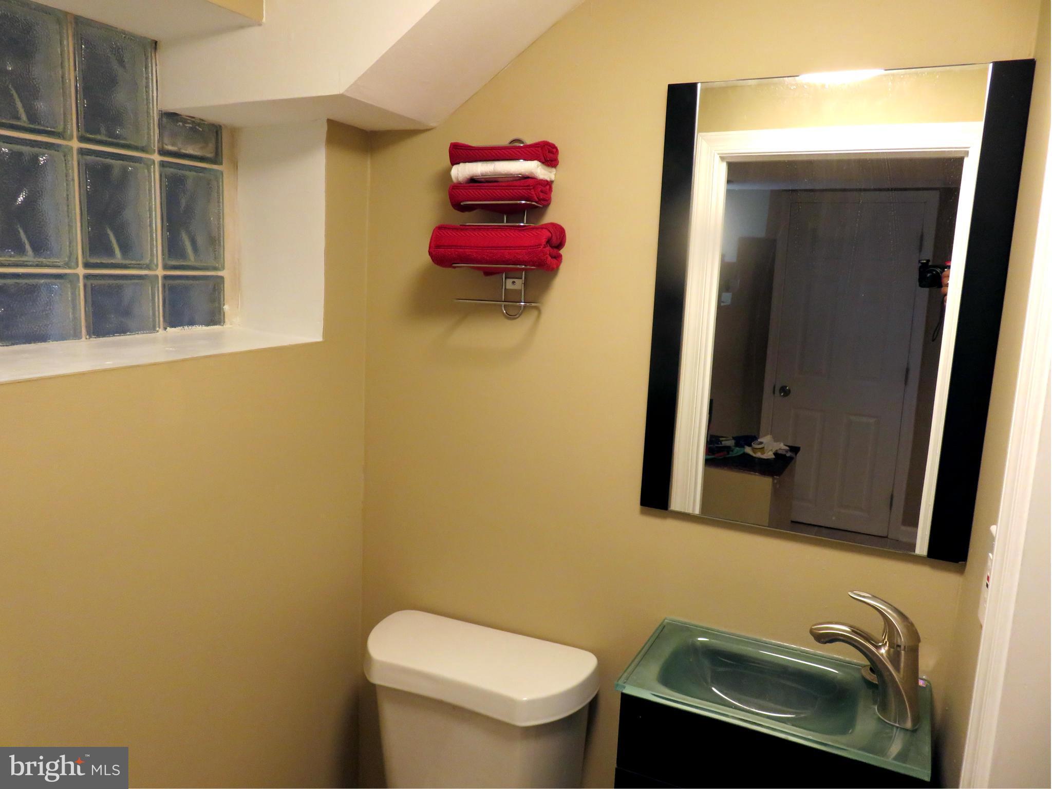 5006 West Hills Road Baltimore, MD 21229 - Photo 26 of 28 Bath