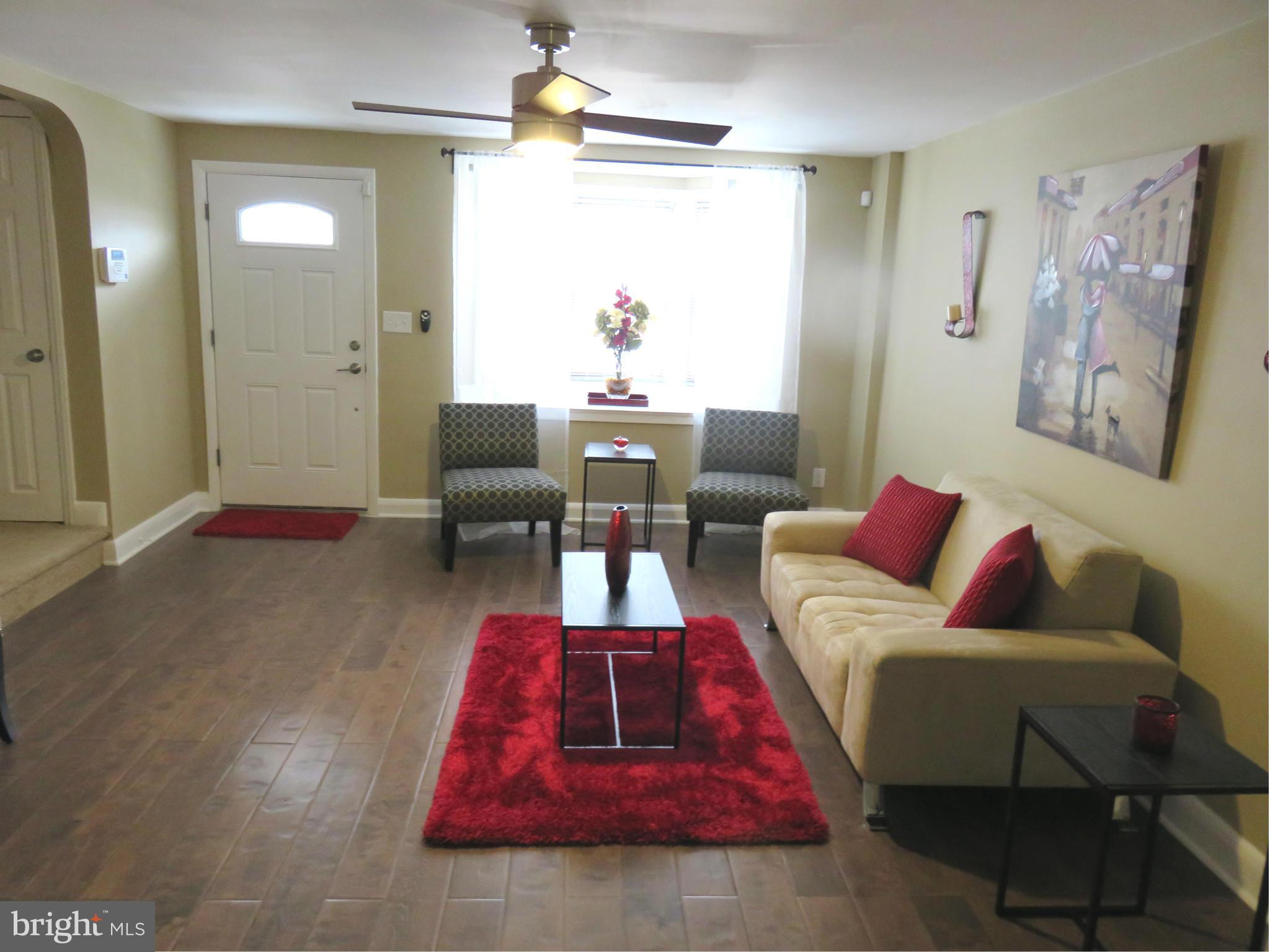 5006 West Hills Road Baltimore, MD 21229 - Photo 6 of 28 Living Room