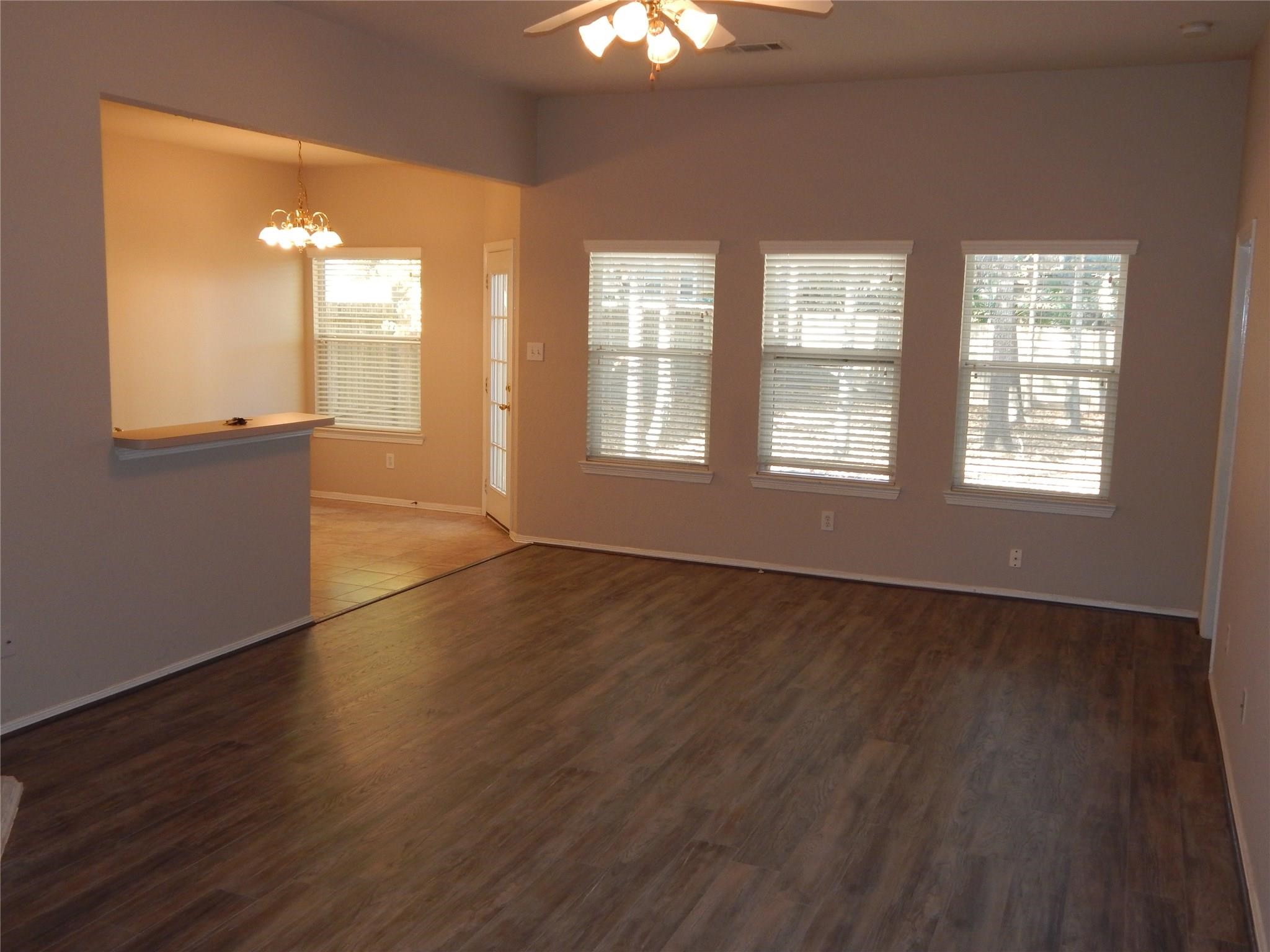 272 Mesa View Conroe, TX 77316 - Photo 3 of 11