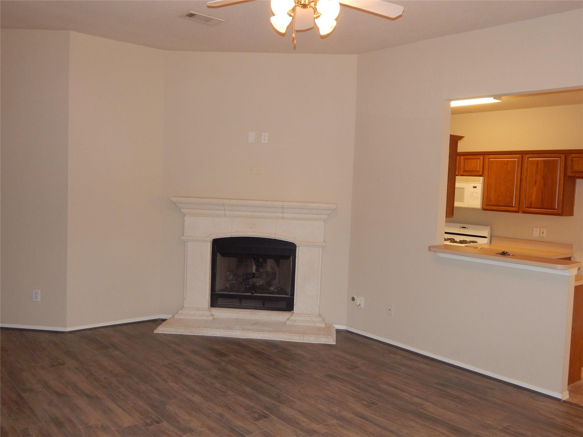 272 Mesa View Conroe, TX 77316 - Photo 4 of 11