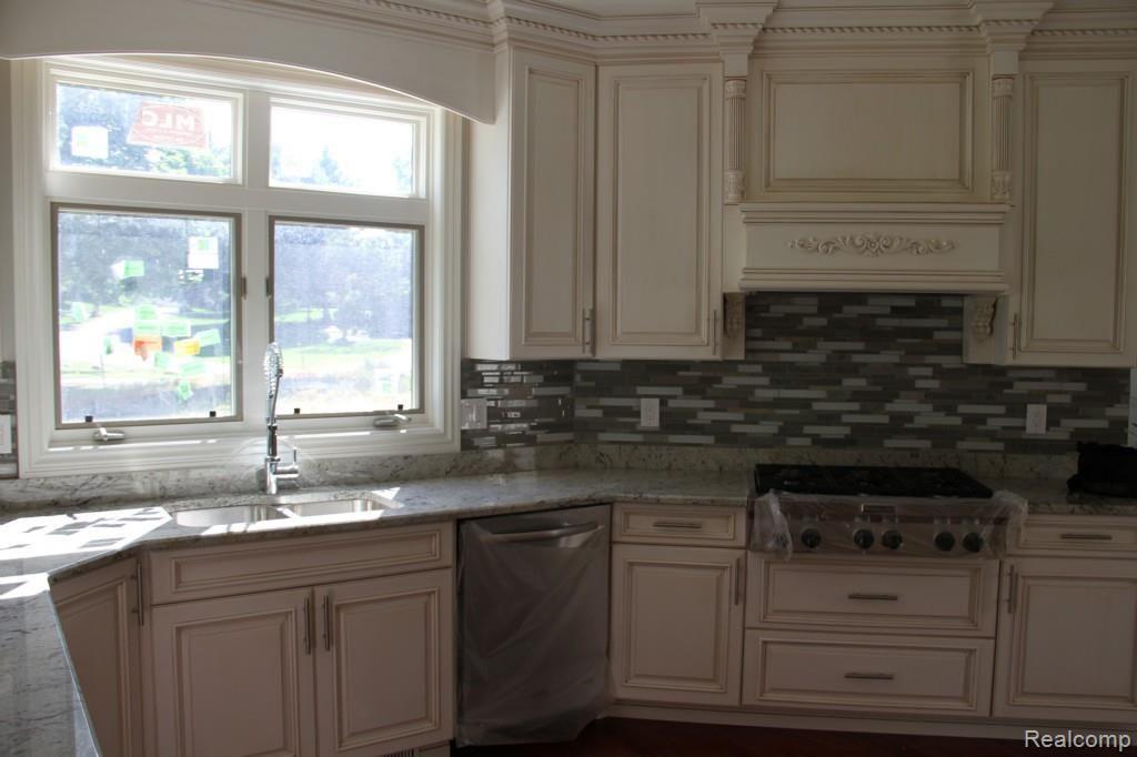 4191 Fieldbrook Road West Bloomfield, MI 48323 - Photo 22 of 51 IMG_0362.jpg