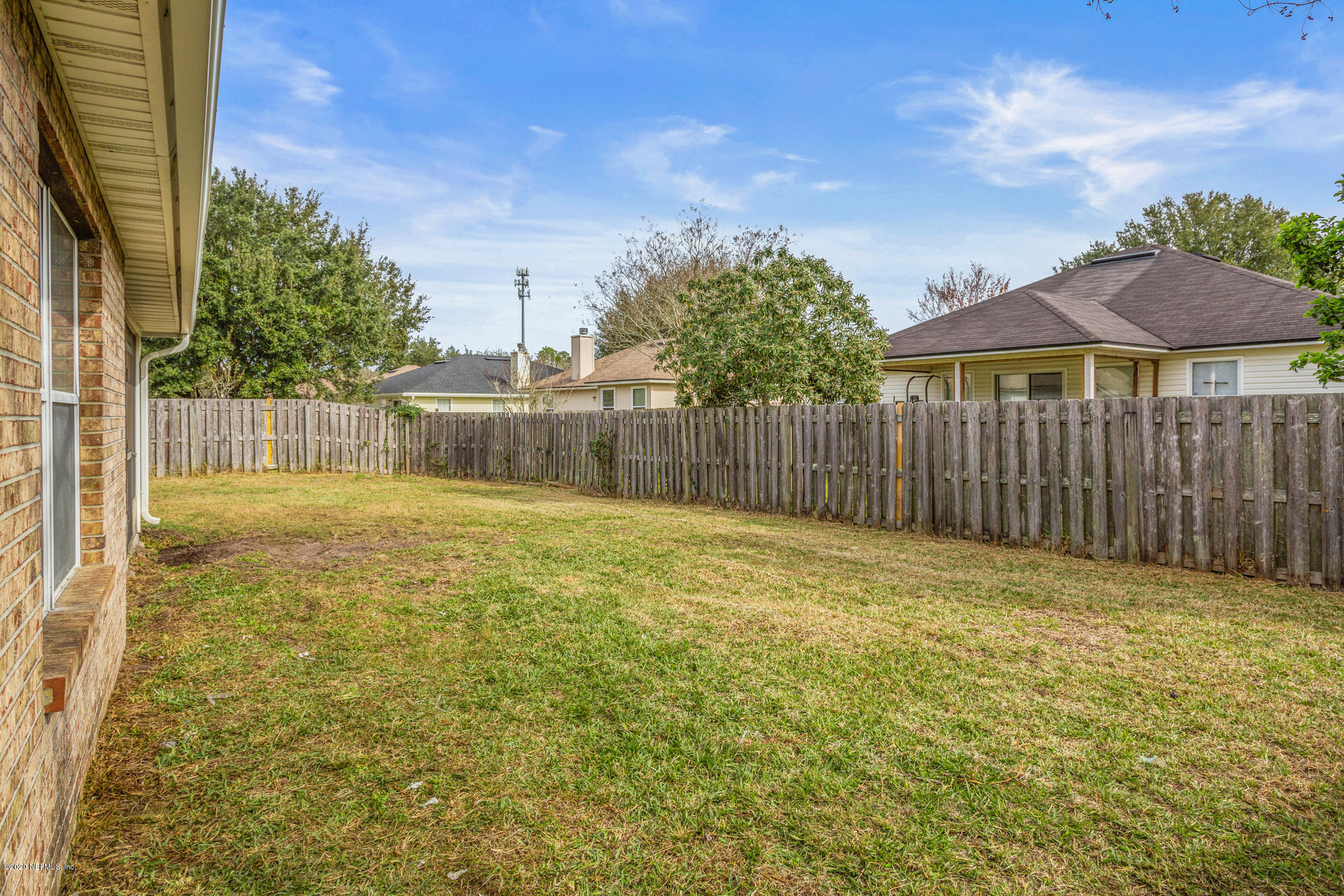 8145 Leafcrest Drive Jacksonville, FL 32244 - Photo 24 of 25 a bathroom with a small yard