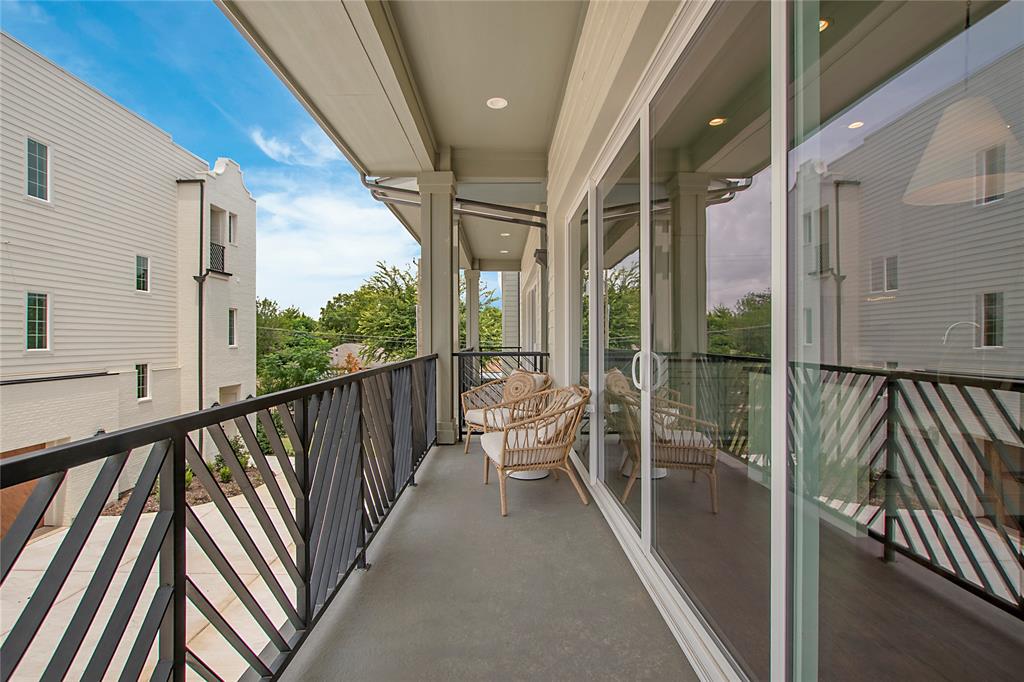 1031 Mobile Street Dallas, TX 75208 - Photo 22 of 28 a view of balcony