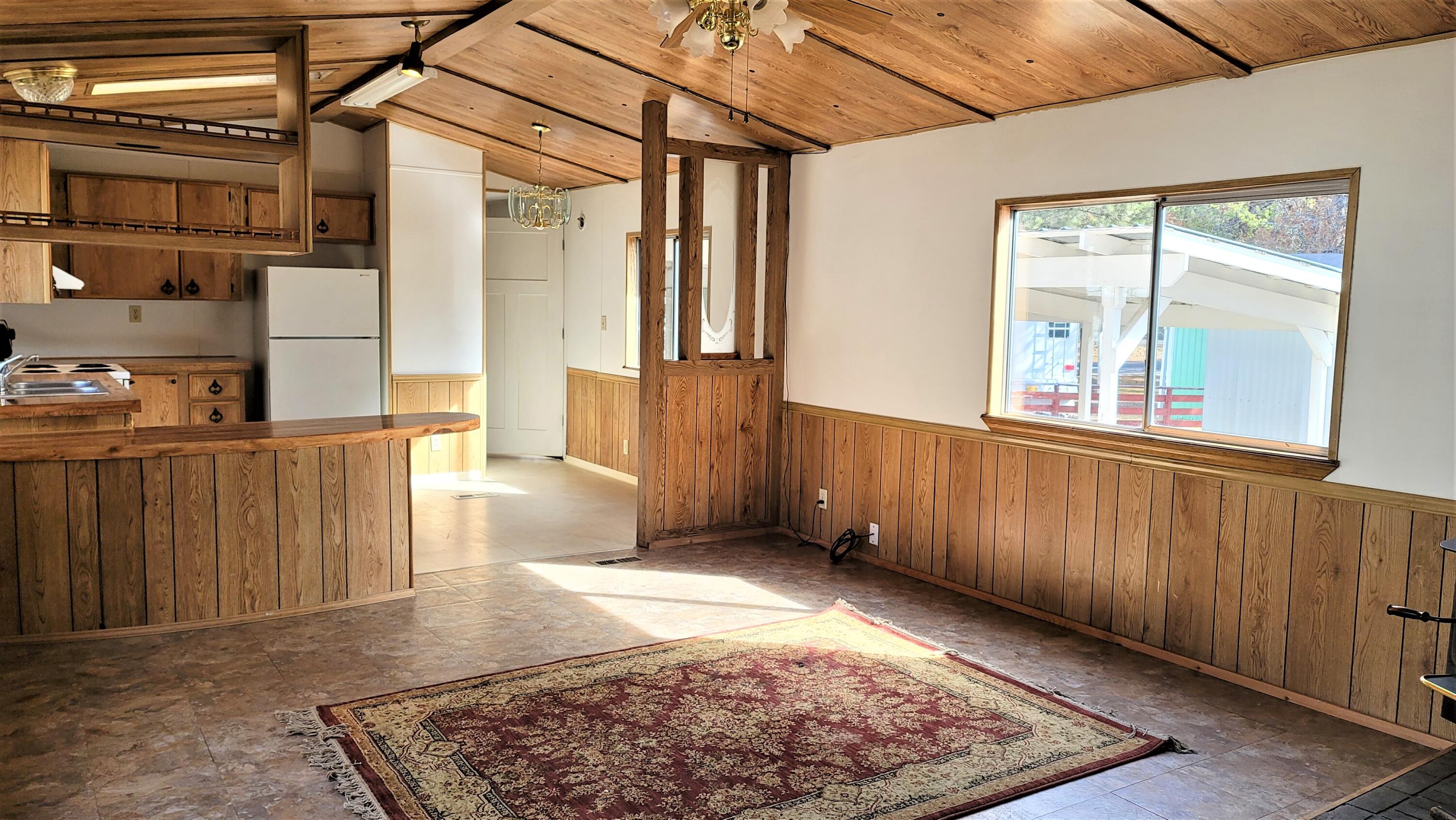 52731 Huntington Road, Unit 22 La Pine, OR 97739 - Photo 3 of 22 Great room