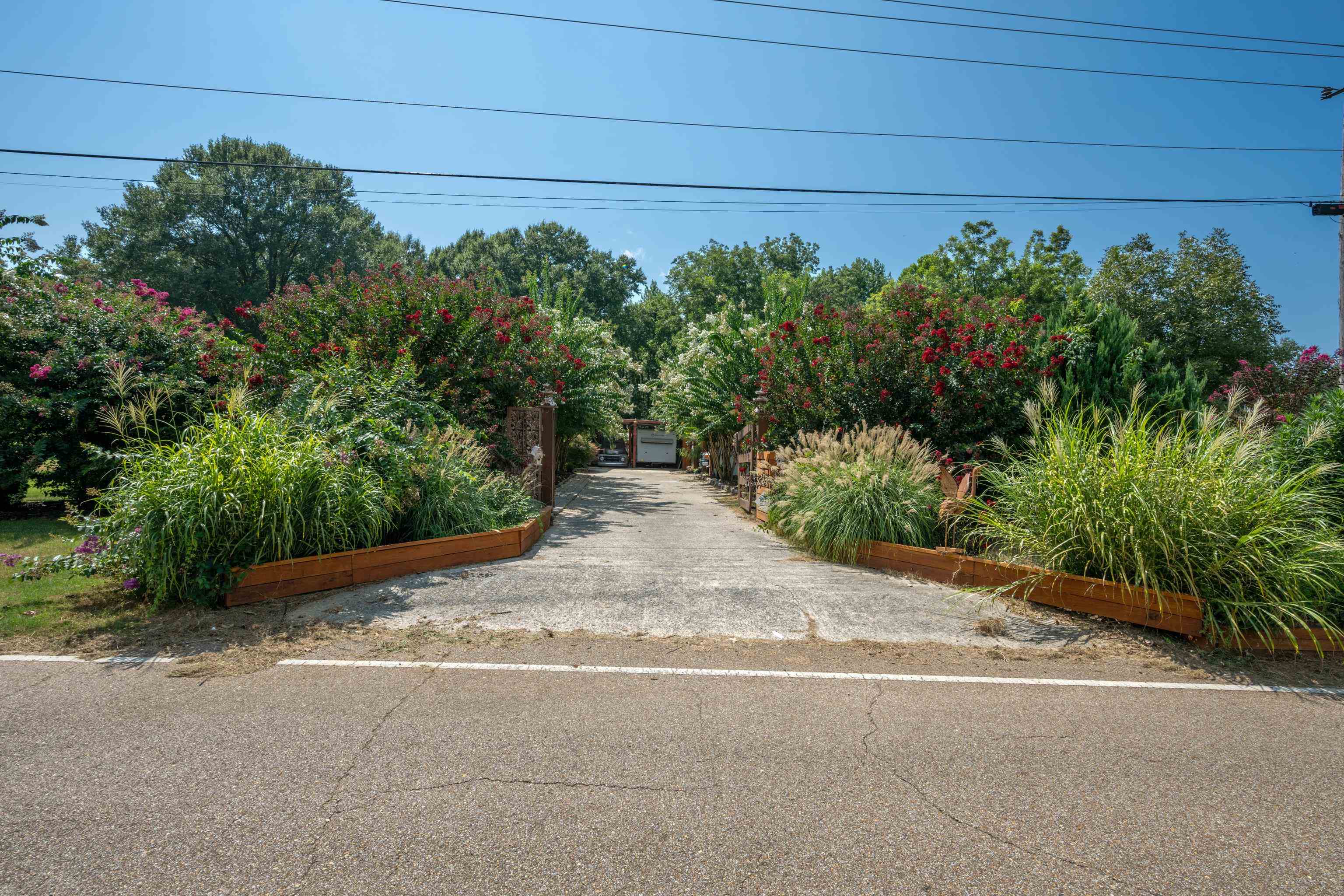 5921 Benjestown Road Memphis, TN 38127 - Photo 2 of 36 View of front of property