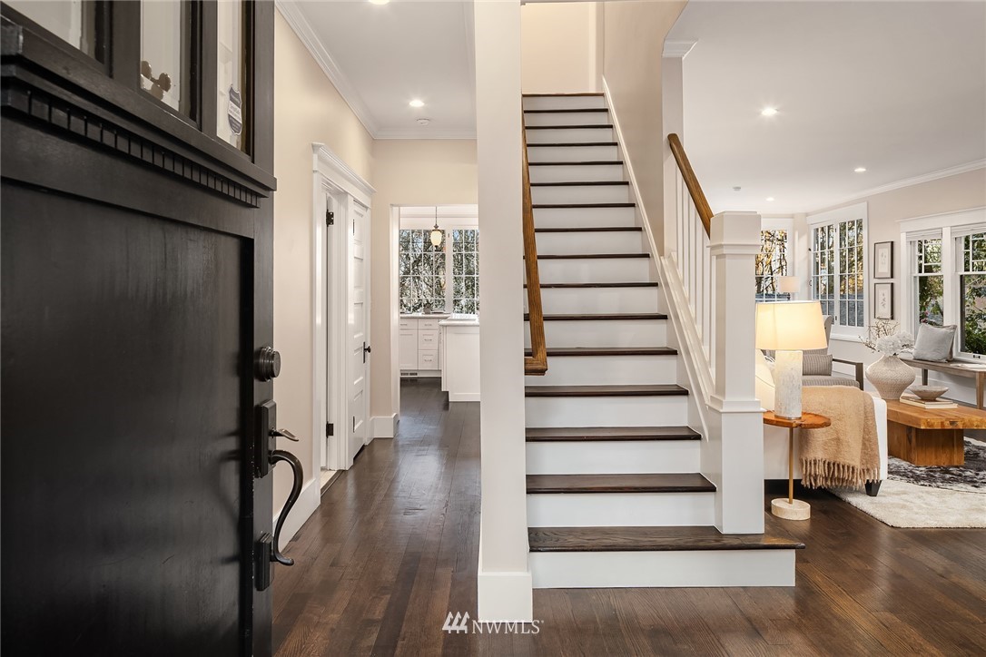 936 36th Avenue Seattle, WA 98122 - Photo 4 of 32