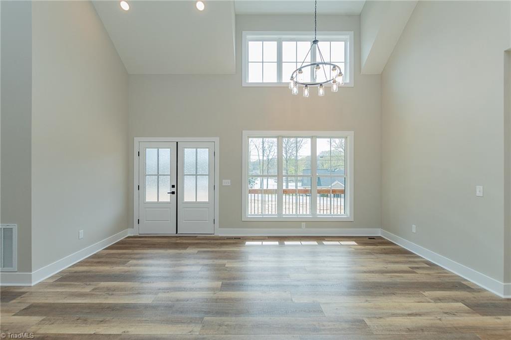 1314 Riverside Drive Lexington, NC 27292 - Photo 13 of 41 Viewing High Rock while enjoying your meals.