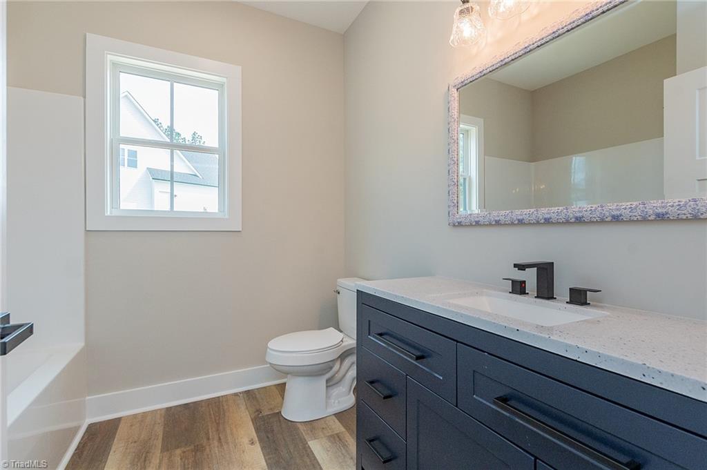 1314 Riverside Drive Lexington, NC 27292 - Photo 26 of 41 2nd Hallway full bathroom