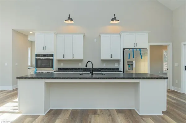 $575,000 | 1314 Riverside Drive, Lexington, NC 27292