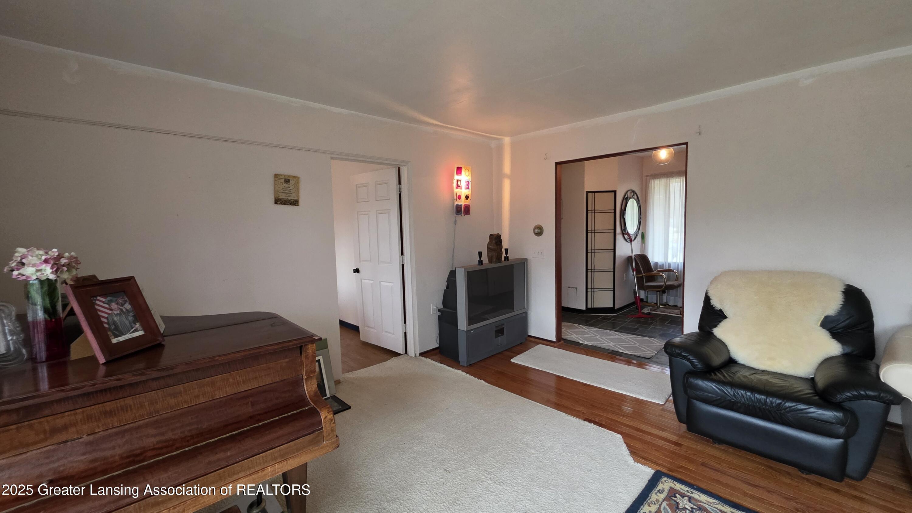 4702 Woodcraft Road Okemos, MI 48864 - Photo 13 of 57 20260108_152424